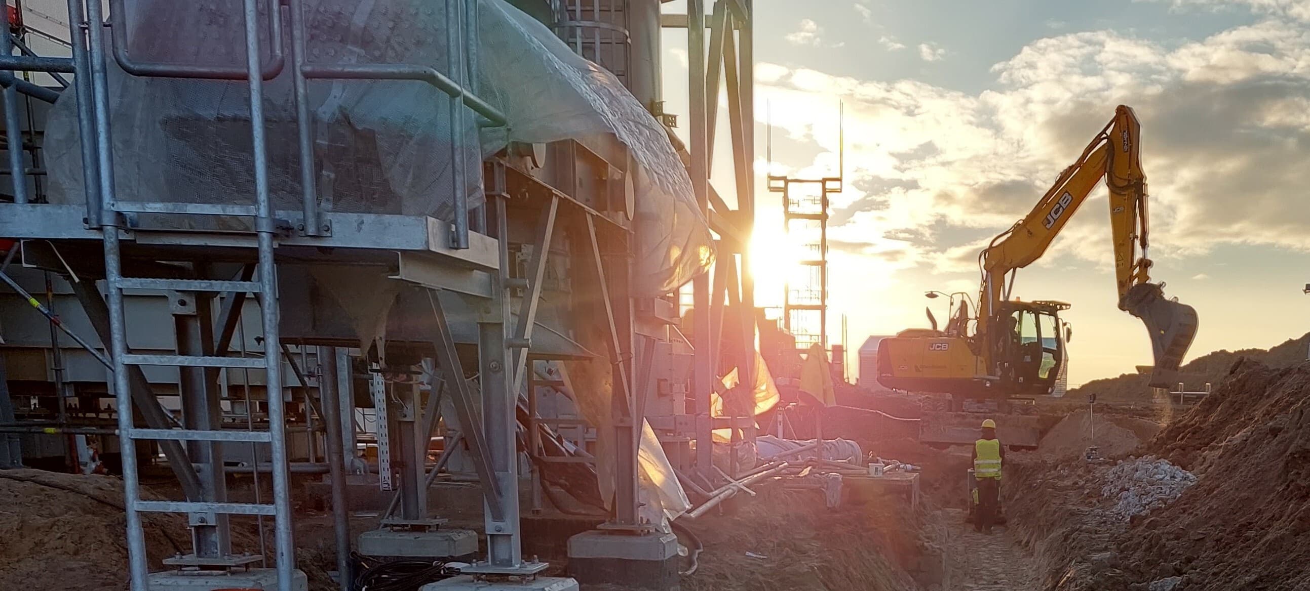 Pracownicy w kaskach